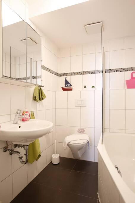 Sunny Apartment At Rostock - Pink Εξωτερικό φωτογραφία